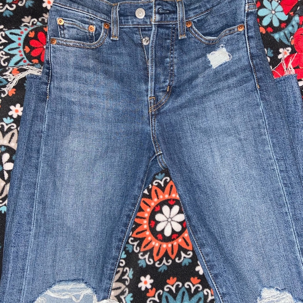 Levi wedgie skinny 24W